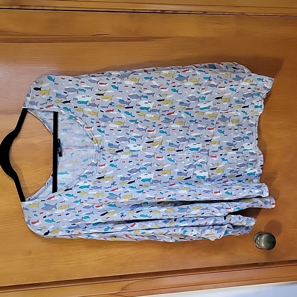 Women's Apu Sweater.  Gray with multi color fish detail.  Size XL